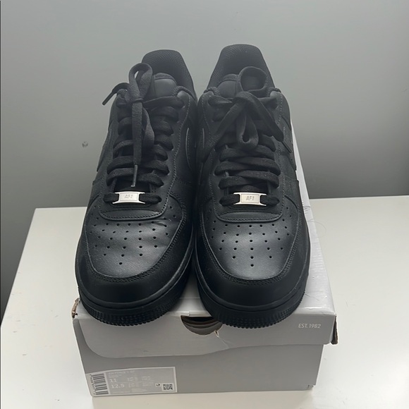 Men's Black Nike Air Force 1. Size 11 Men. - Picture 3 of 5